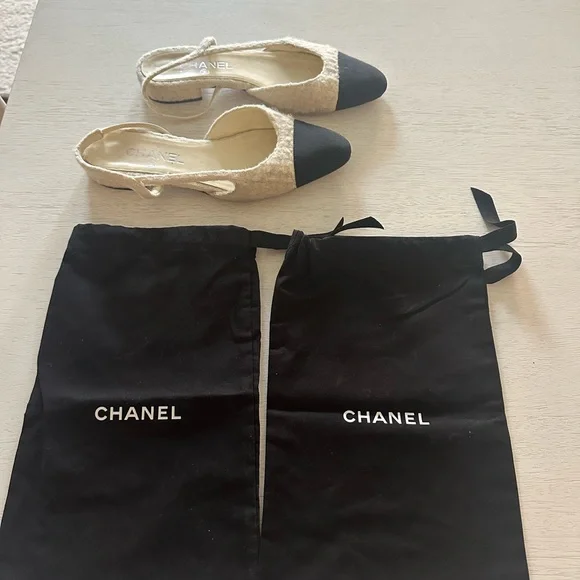 CHANEL Women's Cream and Black Flats - Picture 2 of 4